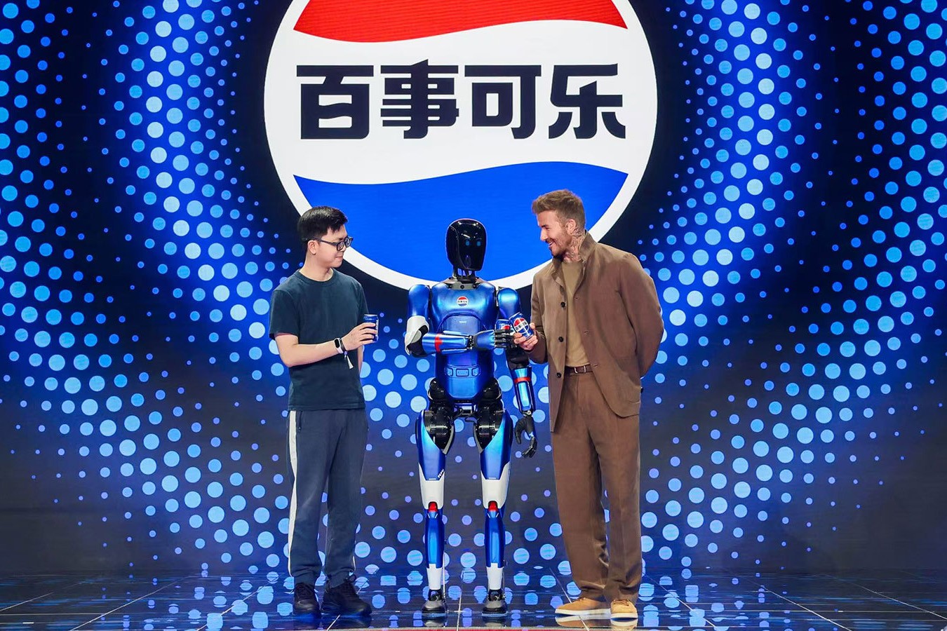 乐鱼com机器人携手百事中国共创“百事蓝宝” 共燃渴望新章